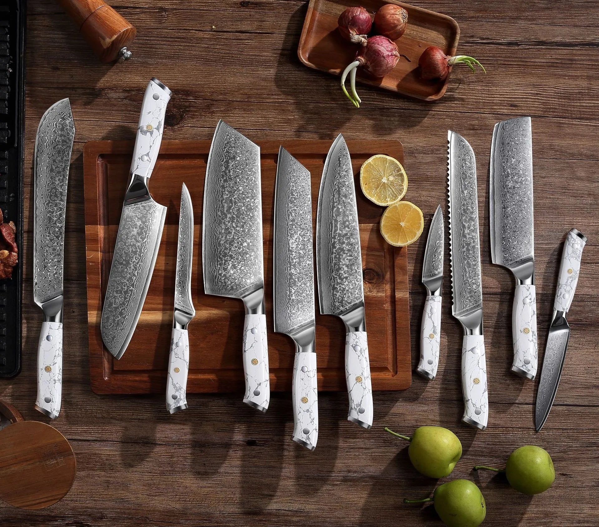 Damascus chef's knife with 21cm VG10 steel blade and modern handle design