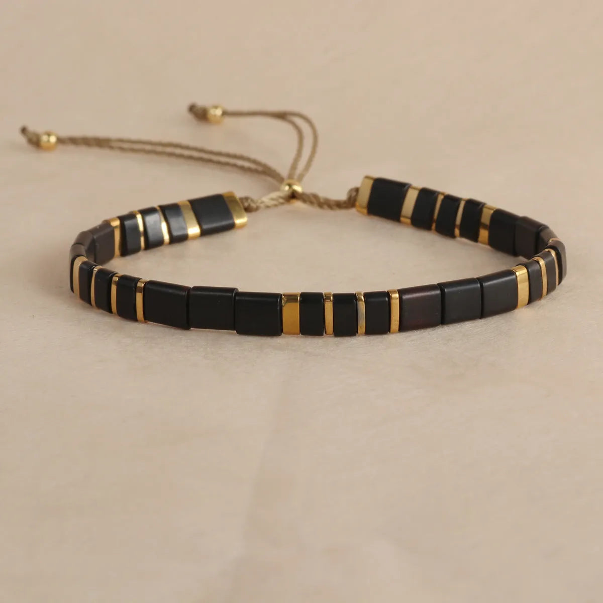 Geometric glass and coloured glaze beaded bracelet with round elements in five colour options