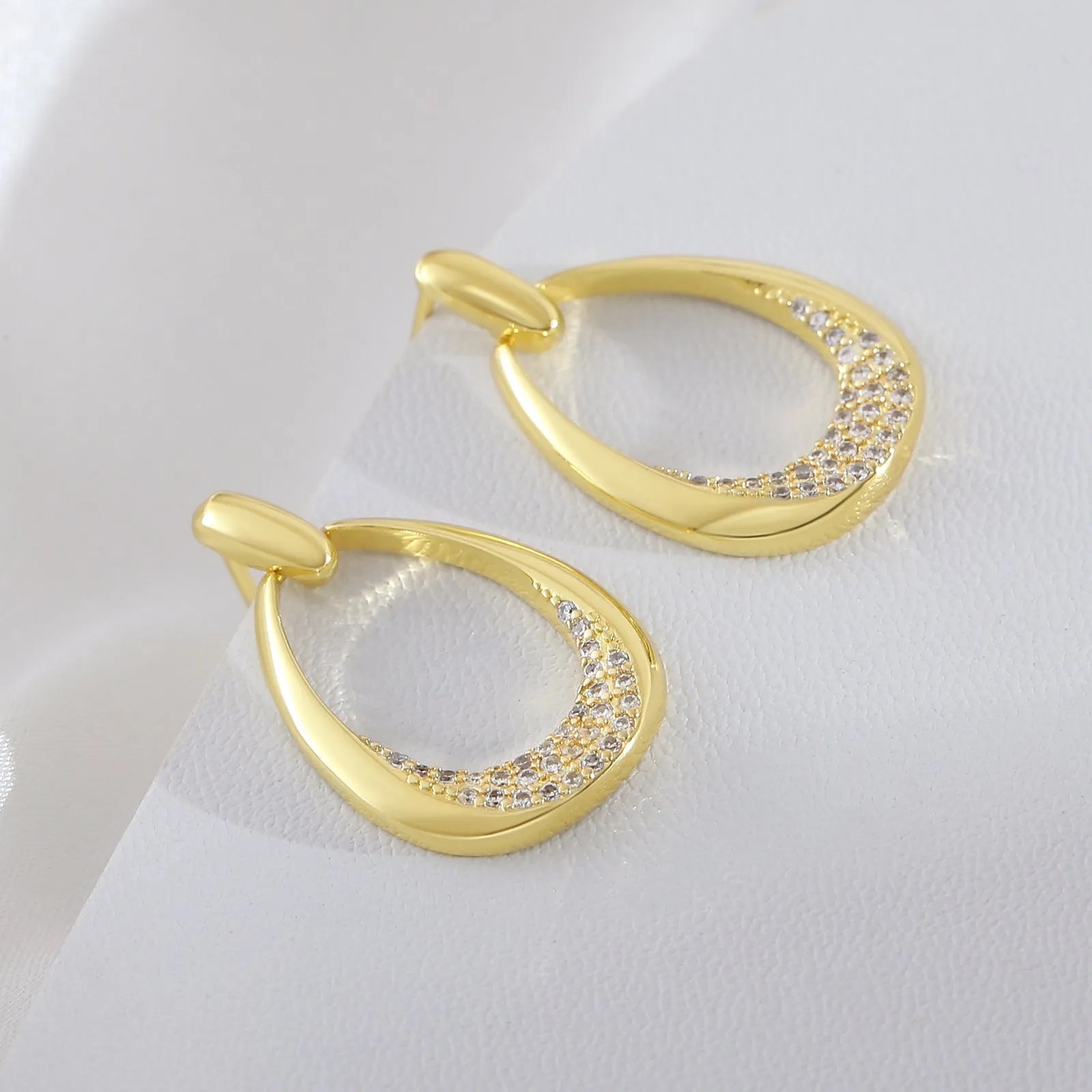 Yellow gold geometric drop earrings with zircon accents, measuring 2.6cm long by 1.7cm wide