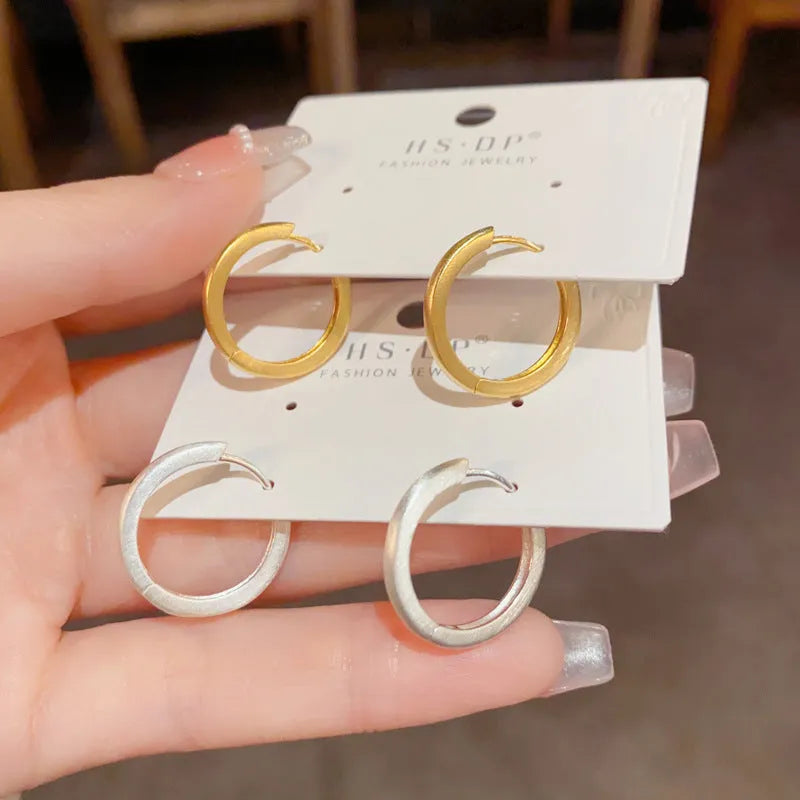 Geometric copper ear clip with round eyelet design in gold plating for women