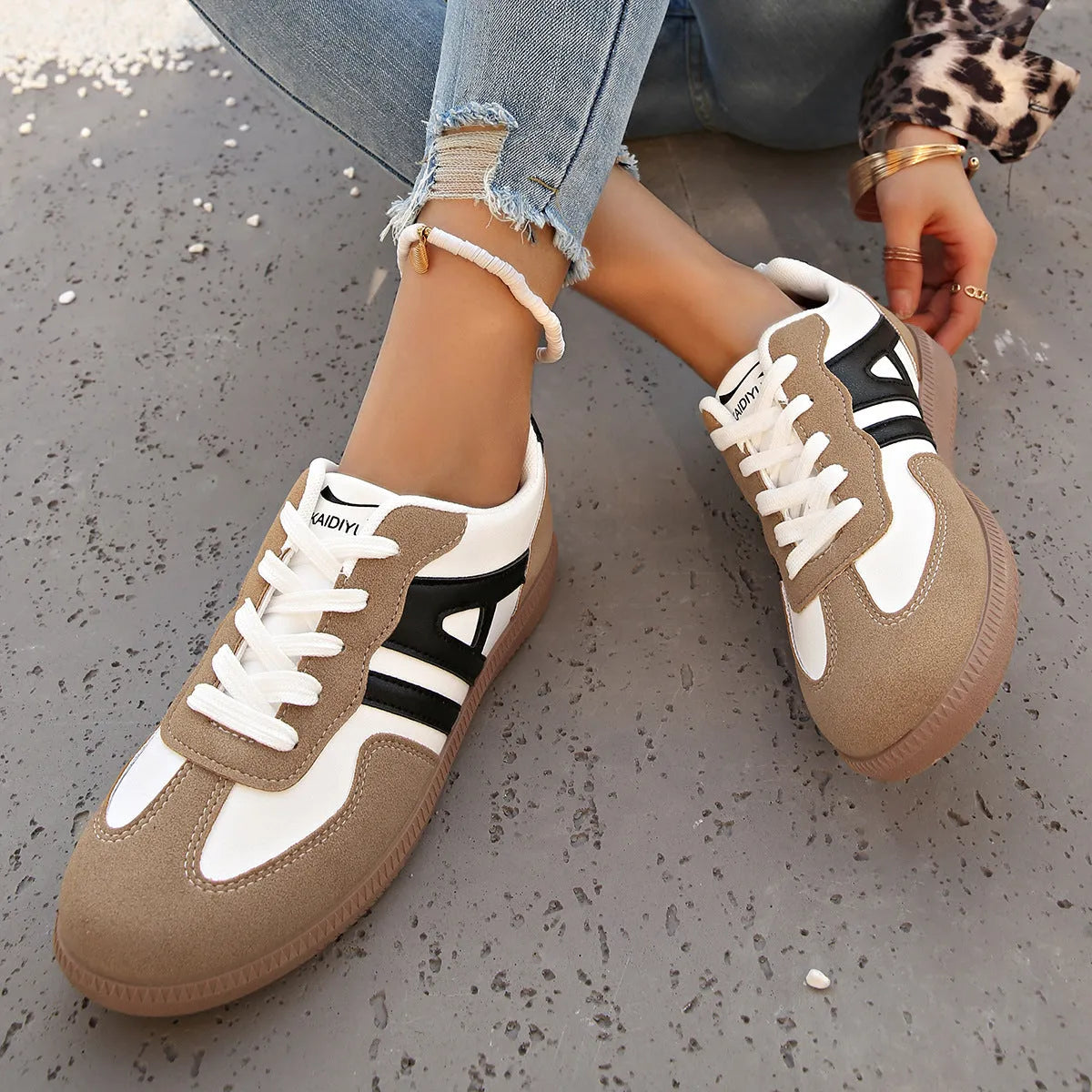 Women's retro colour matching jogging shoes with lace-up front and platform heel