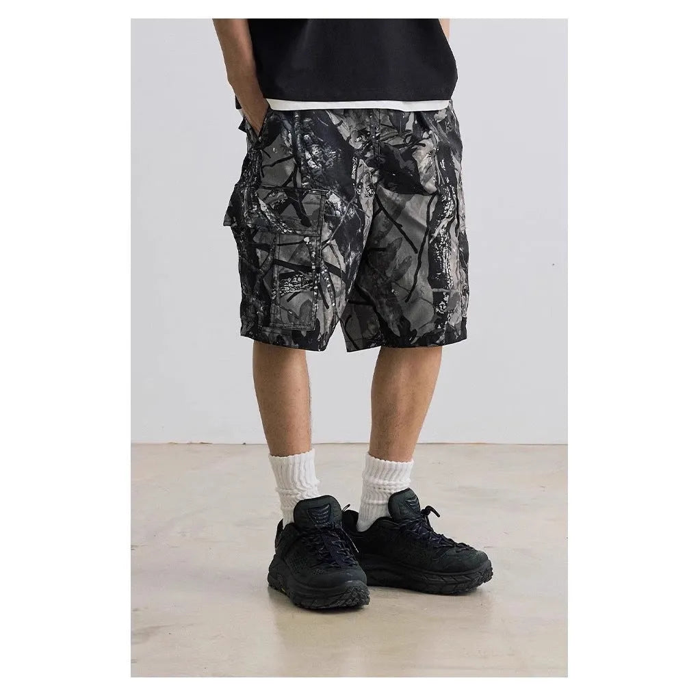 Man wearing loose straight-leg denim shorts with an elastic waistband in army green colour.