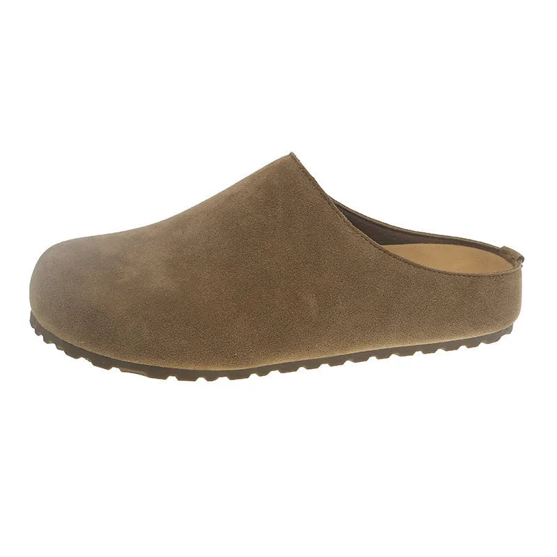 Flat outdoor slip-on slippers with square toe in apricot colour on a plain background.