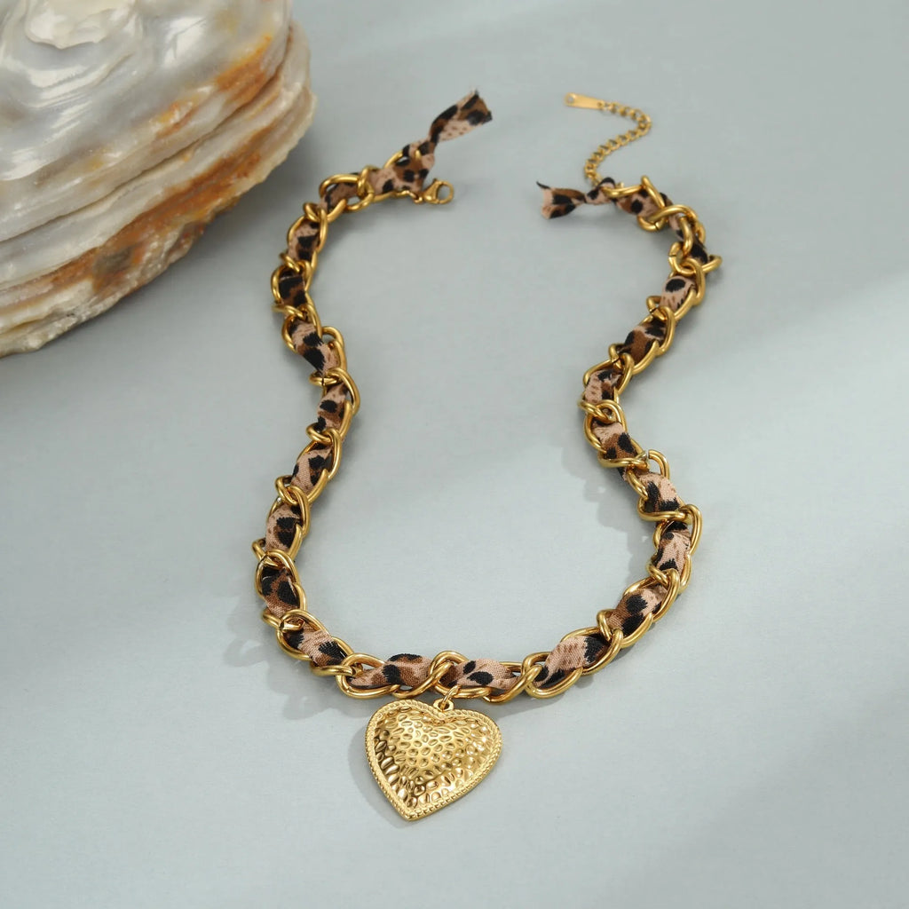 Leopard love geometric pendant on a stainless steel chain, 18K electroplated, with adjustable 41-50cm length.