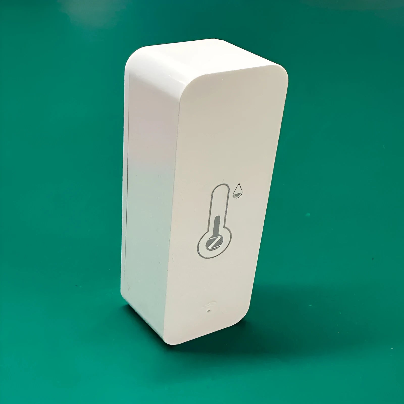 White WiFi Zigbee Tuya smart temperature humidity sensor with ABS housing measuring 72mm long