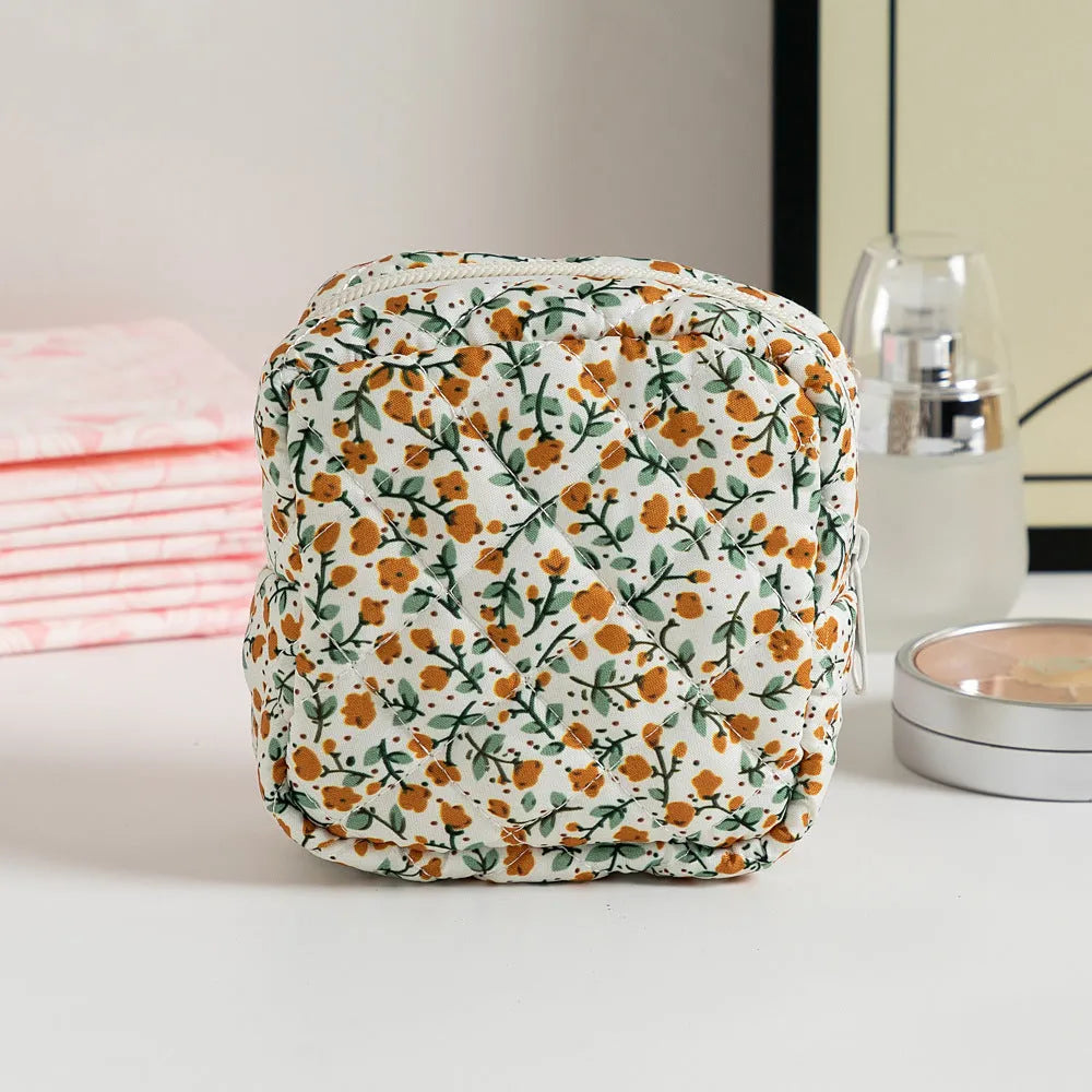 Cute Change women's polyester key storage bag in a floral pattern with sewing thread detail.