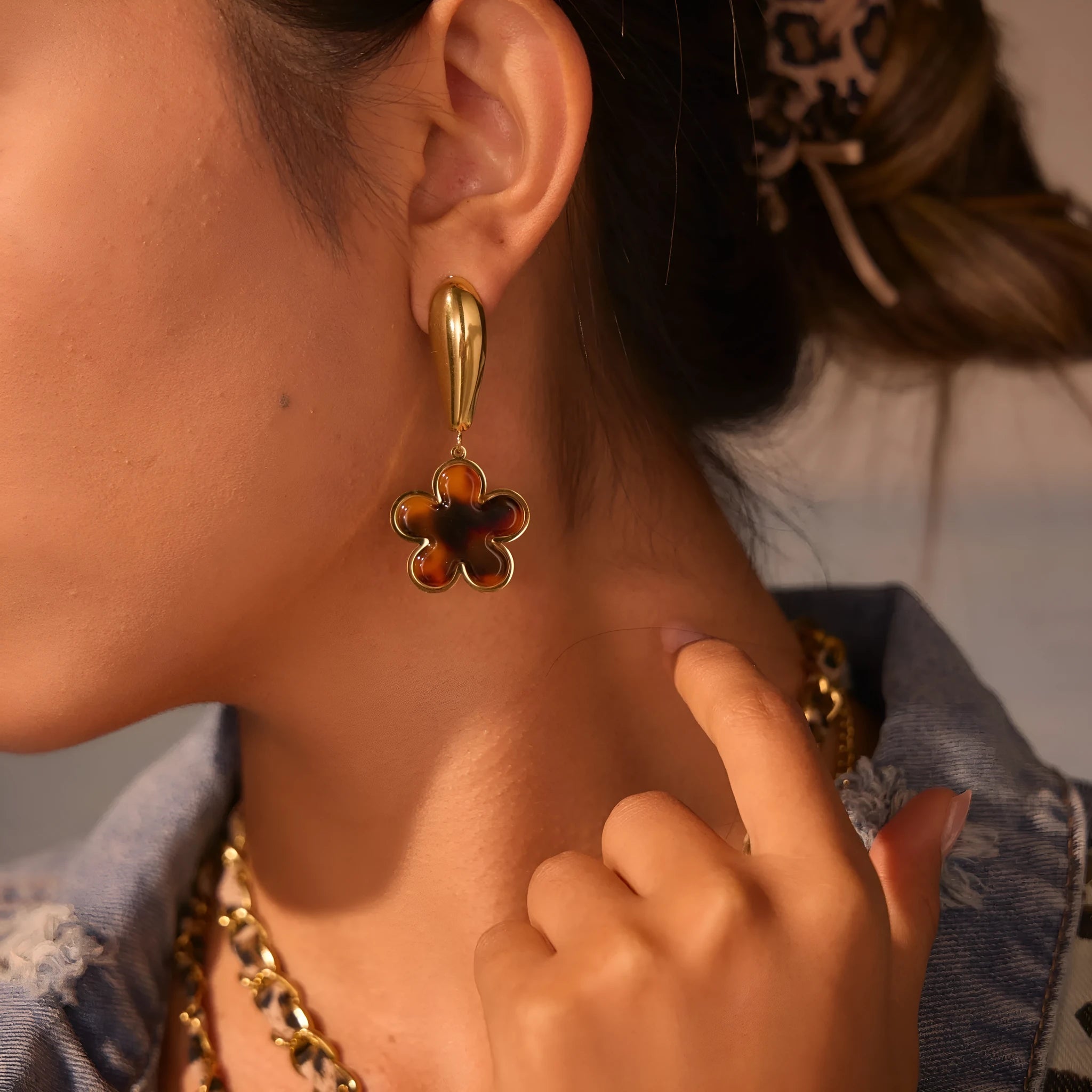 Gold-plated stainless steel earrings with tortoiseshell resin hawksbill patterns in heart and flower designs