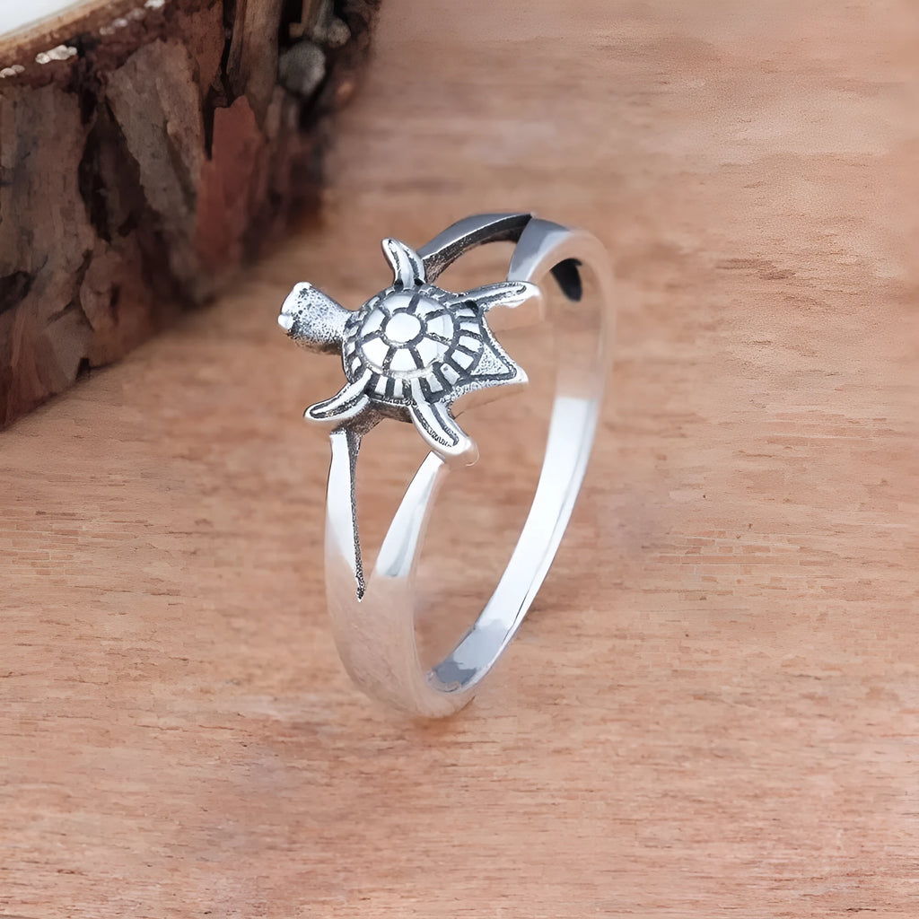 White zinc alloy tortoise ring with 6mm width on finger
