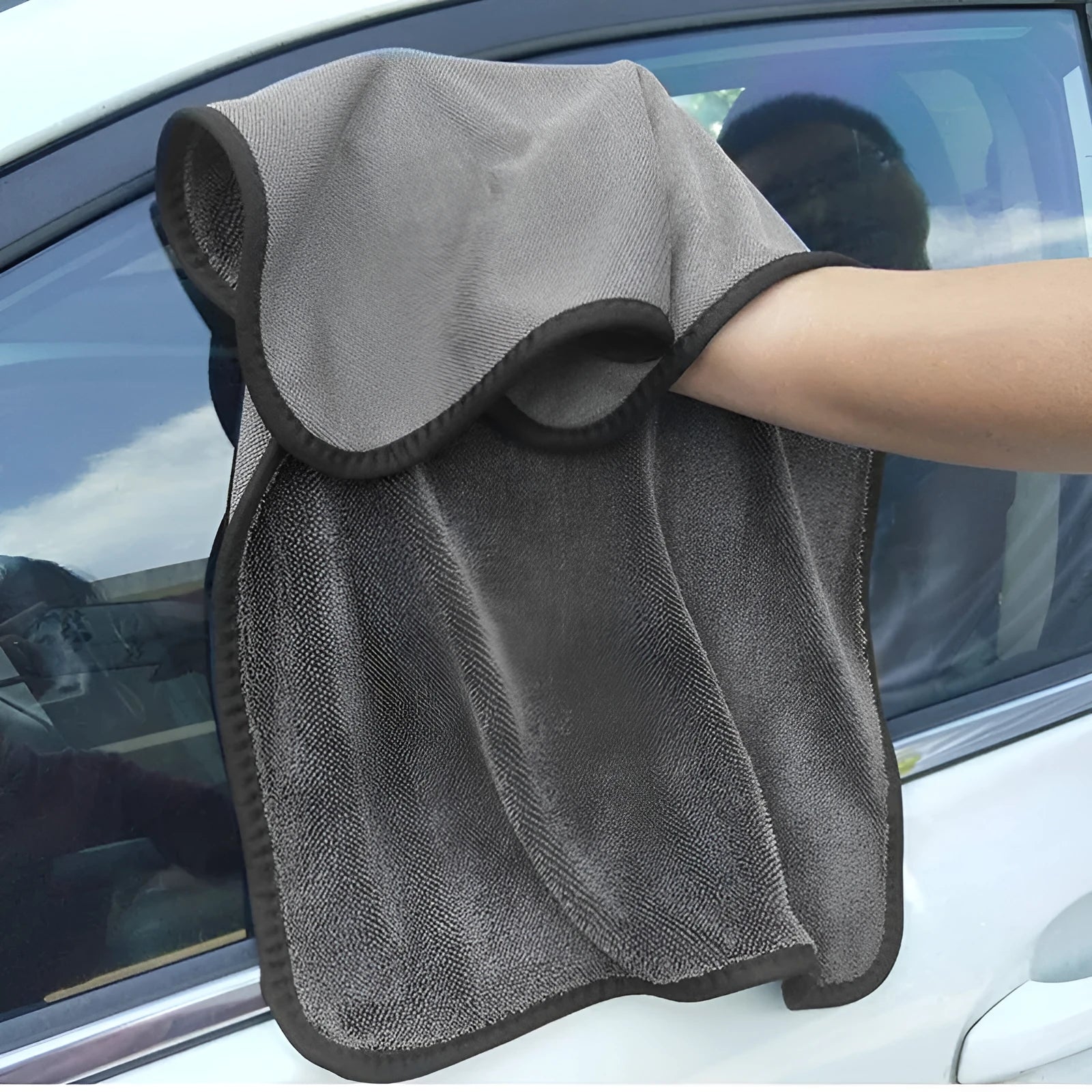 Grey 40x40cm square microfiber car wash and drying towel.
