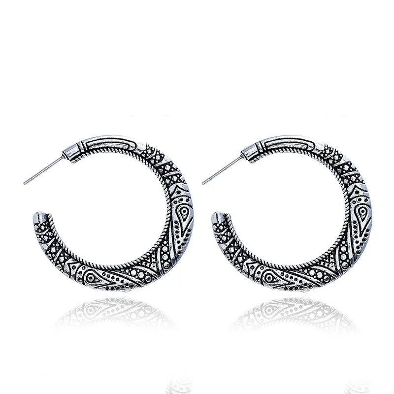 C-shaped vintage engraving earrings in bronze and silver alloy colours