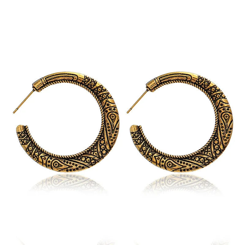C-shaped vintage engraving earrings in bronze and silver alloy colours