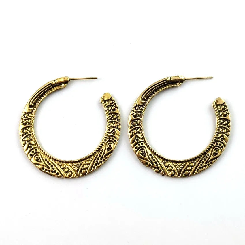 C-shaped vintage engraving earrings in bronze and silver alloy colours