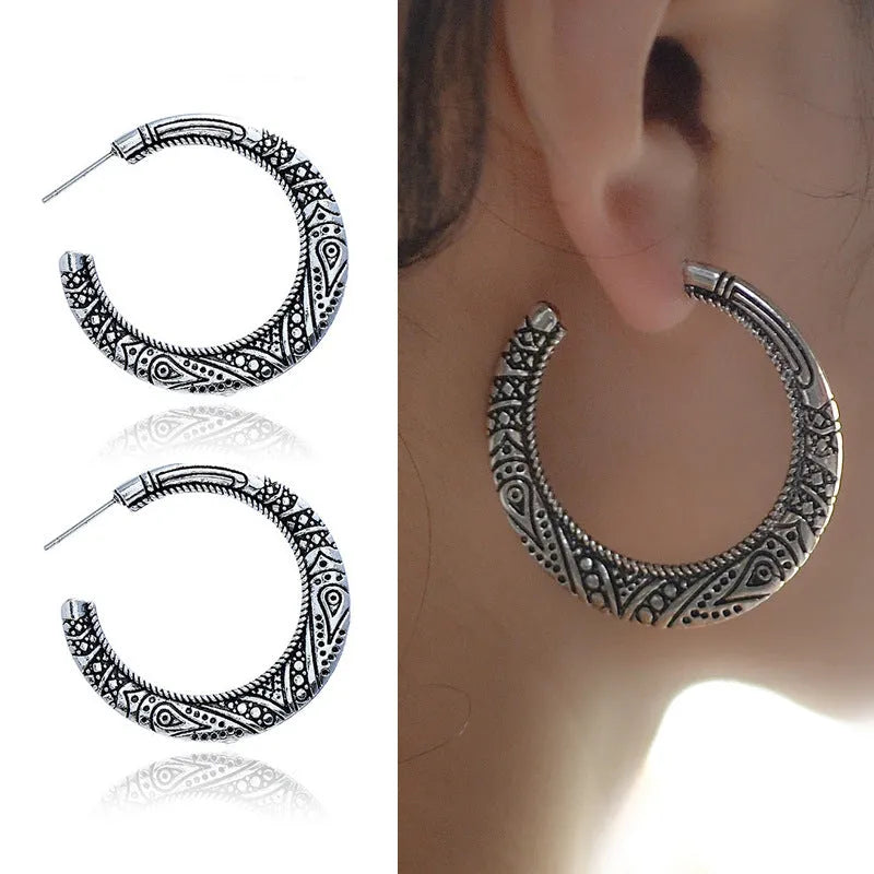 C-shaped vintage engraving earrings in bronze and silver alloy colours