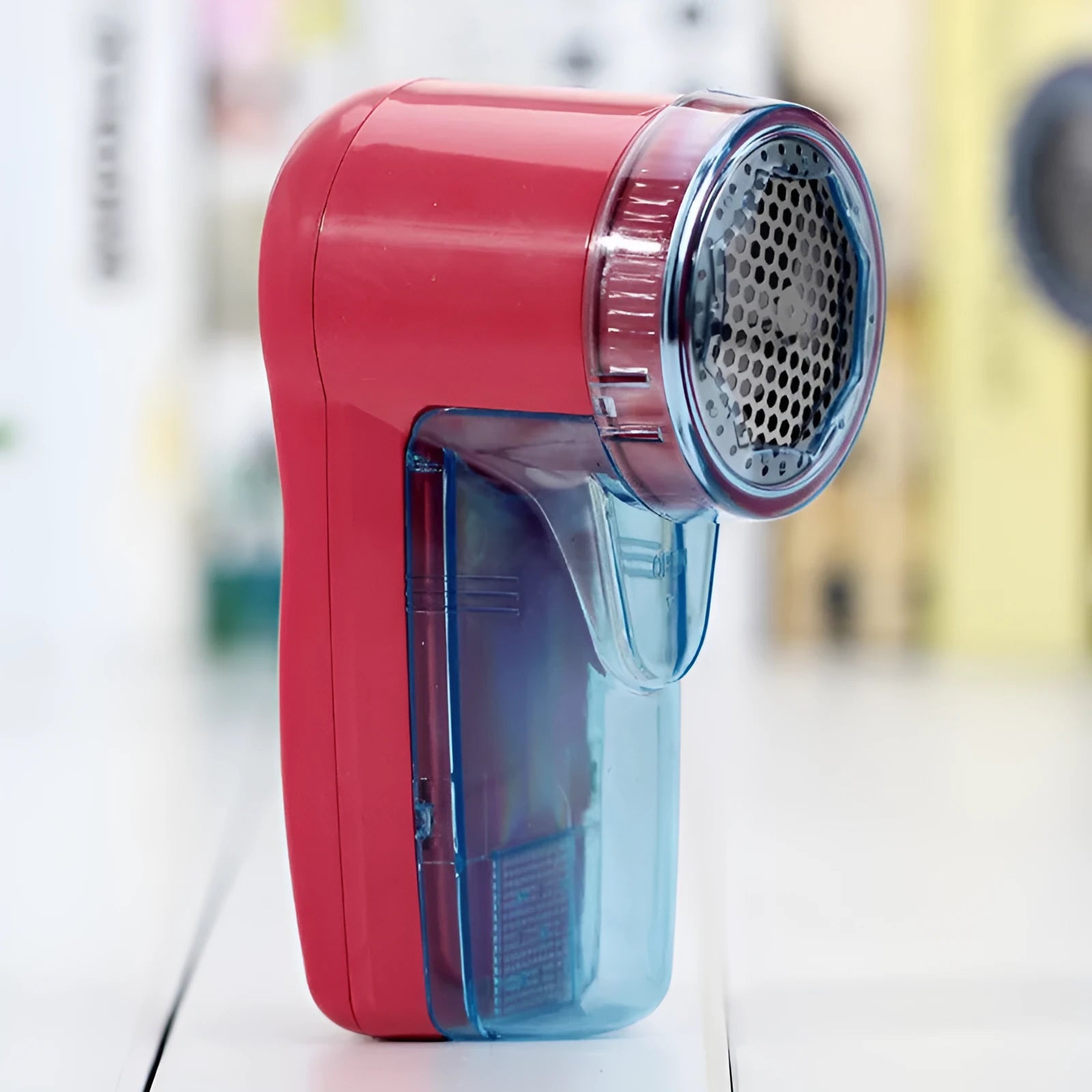 Portable electric clothing lint remover device with compact design for sweater maintenance