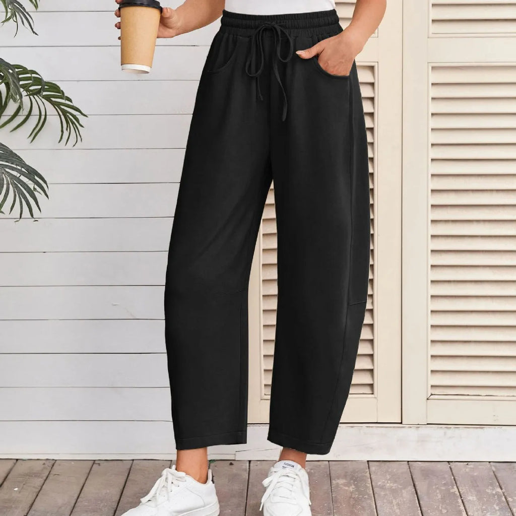 Loose cropped sweatpants with elastic drawstring waist in cotton fabric, shown in multiple colour options