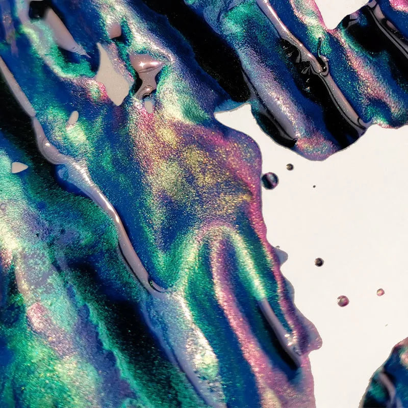 Bottle of strong sheen gradient fountain pen ink with gold powder particles in Red Tide colour.