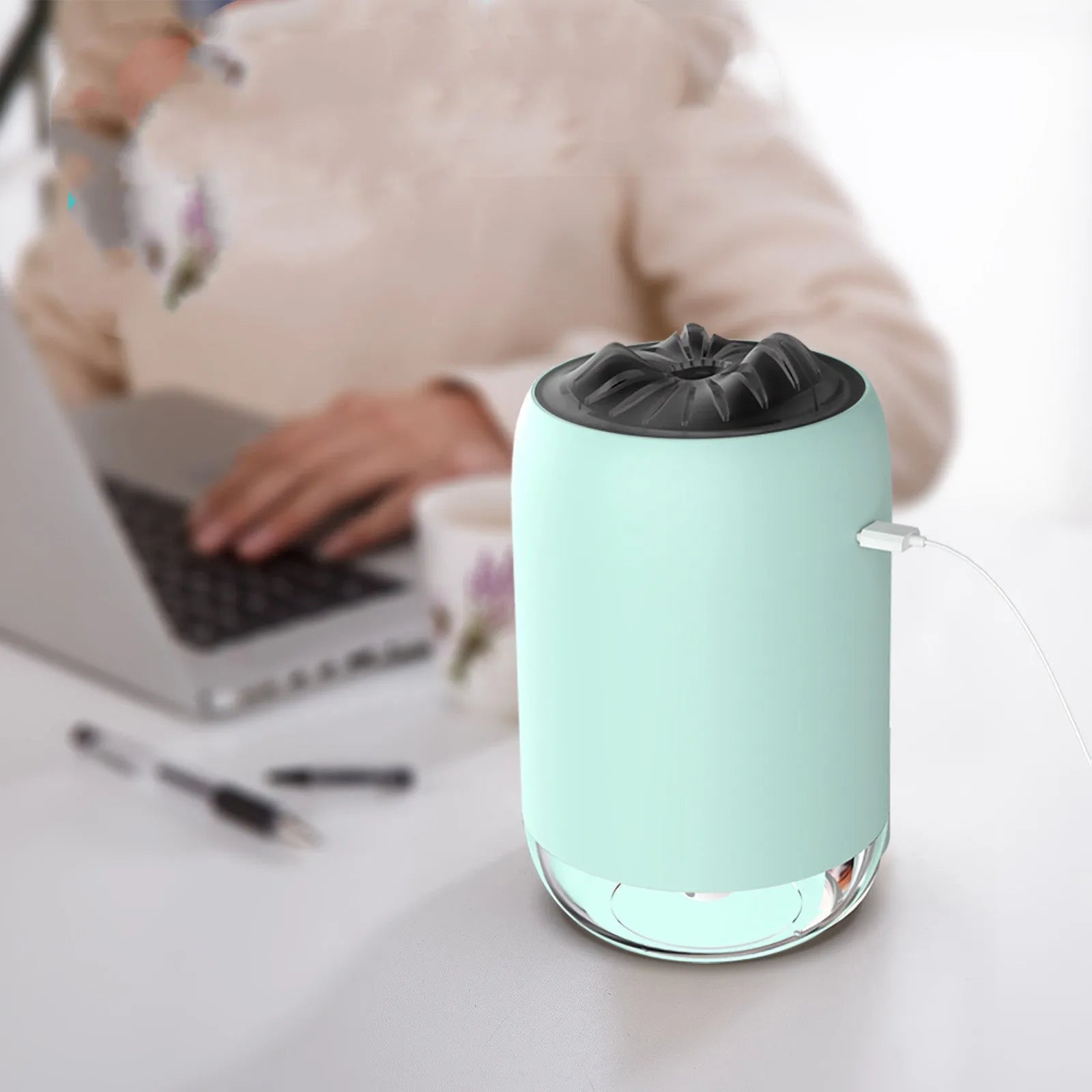 Magic Flame USB humidifier in columnar design with timer control for small rooms