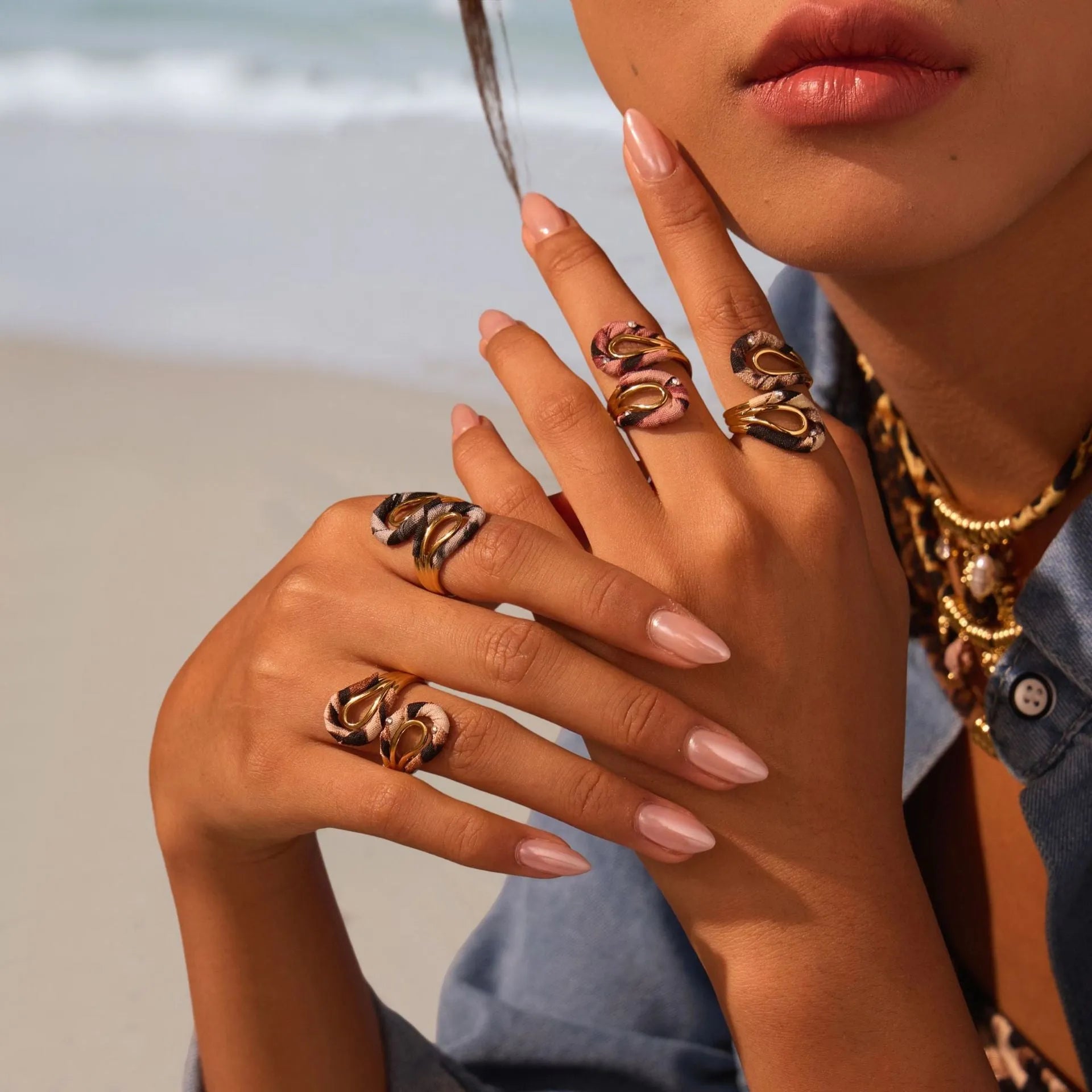 Leopard print stainless steel open mouth ring in geometric heart shape with adjustable free size design