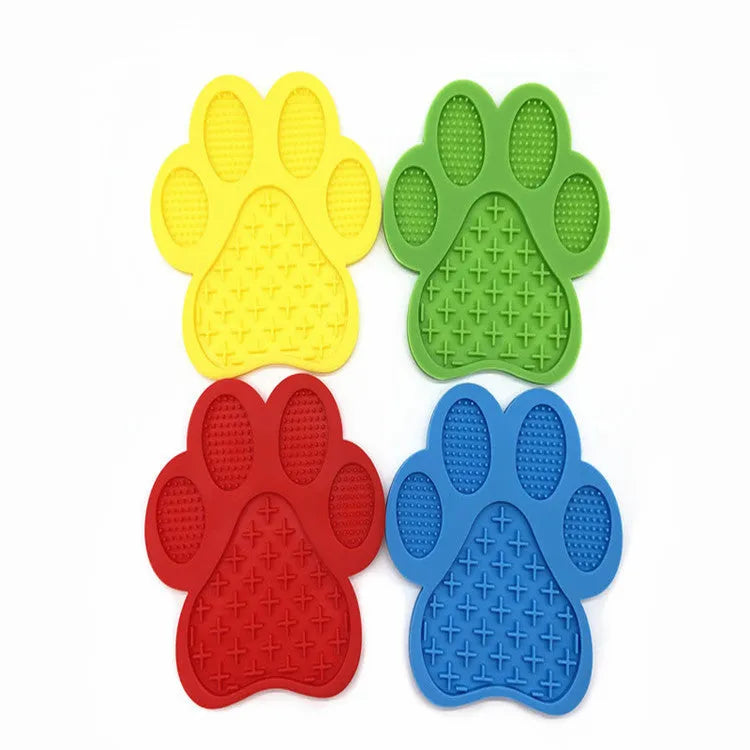 Blue dog lick pad made from food-grade silicone, 180 mm square, with suction cups for wall mounting