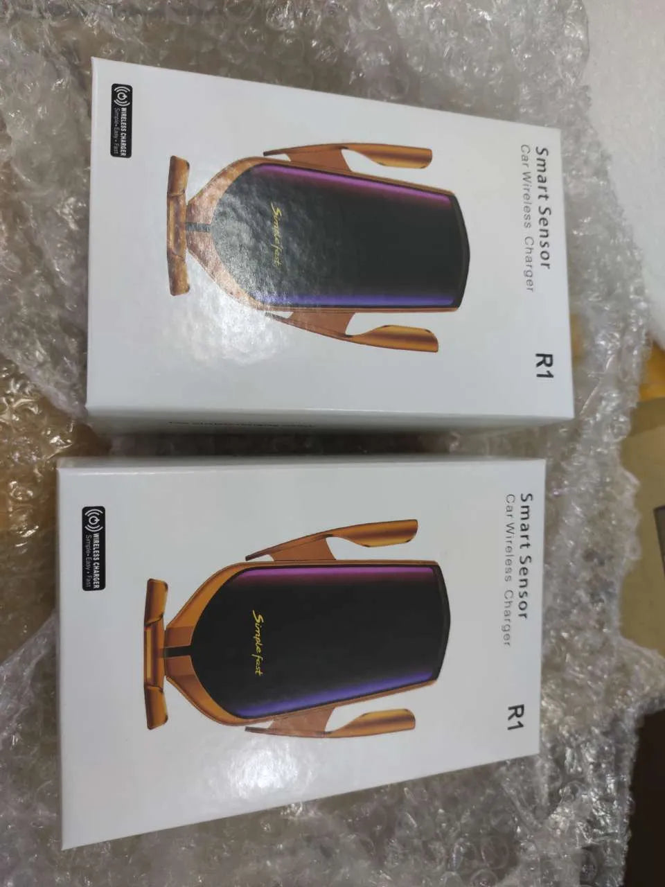 Magic Clip R1 automatic car phone holder with wireless charging in gold or silver finish