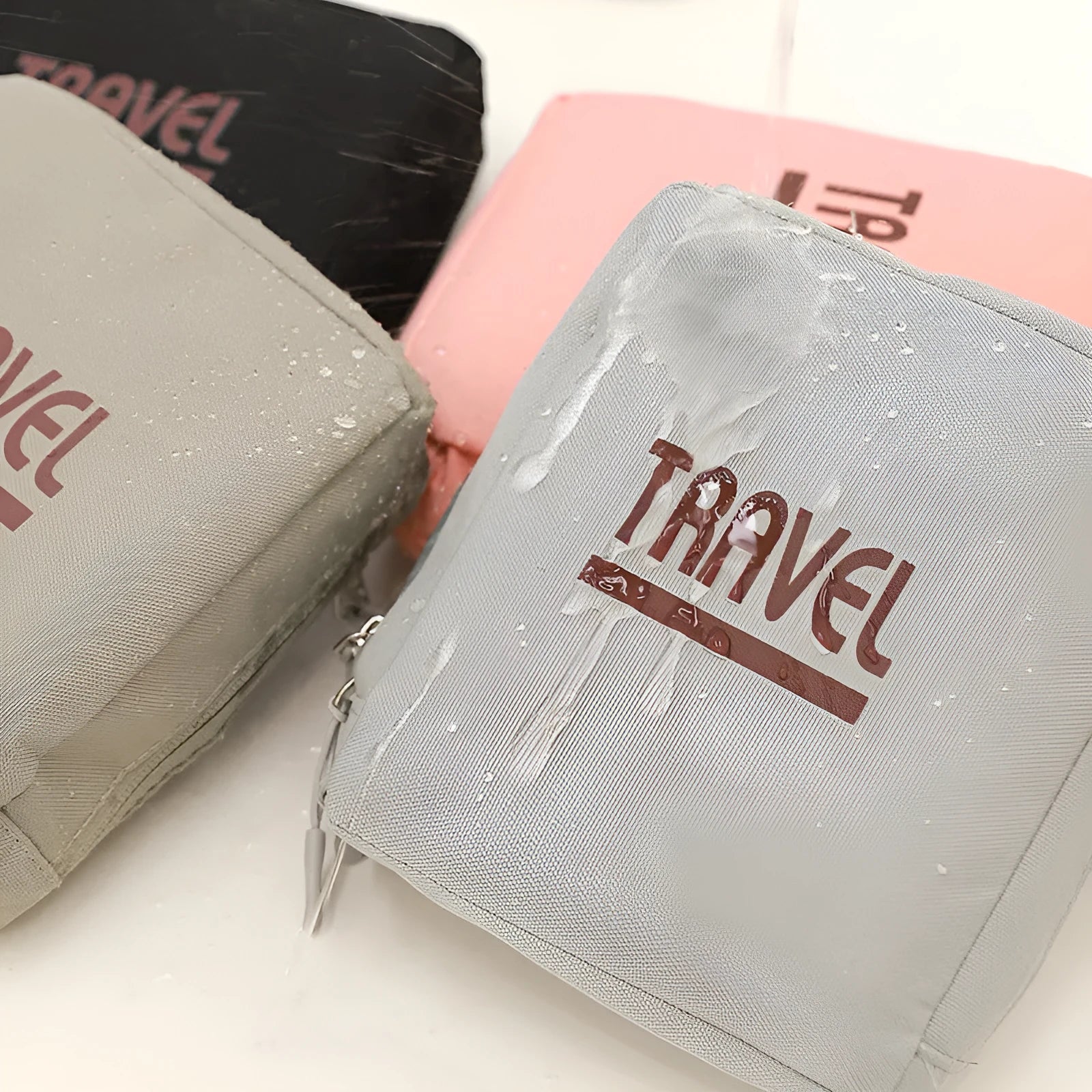 Cube-shaped travel storage bag in Oxford cloth with seal closure