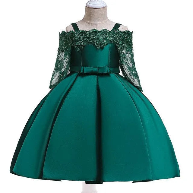 Girls' lace-trimmed dress in simple style with polyester construction available in multiple colours