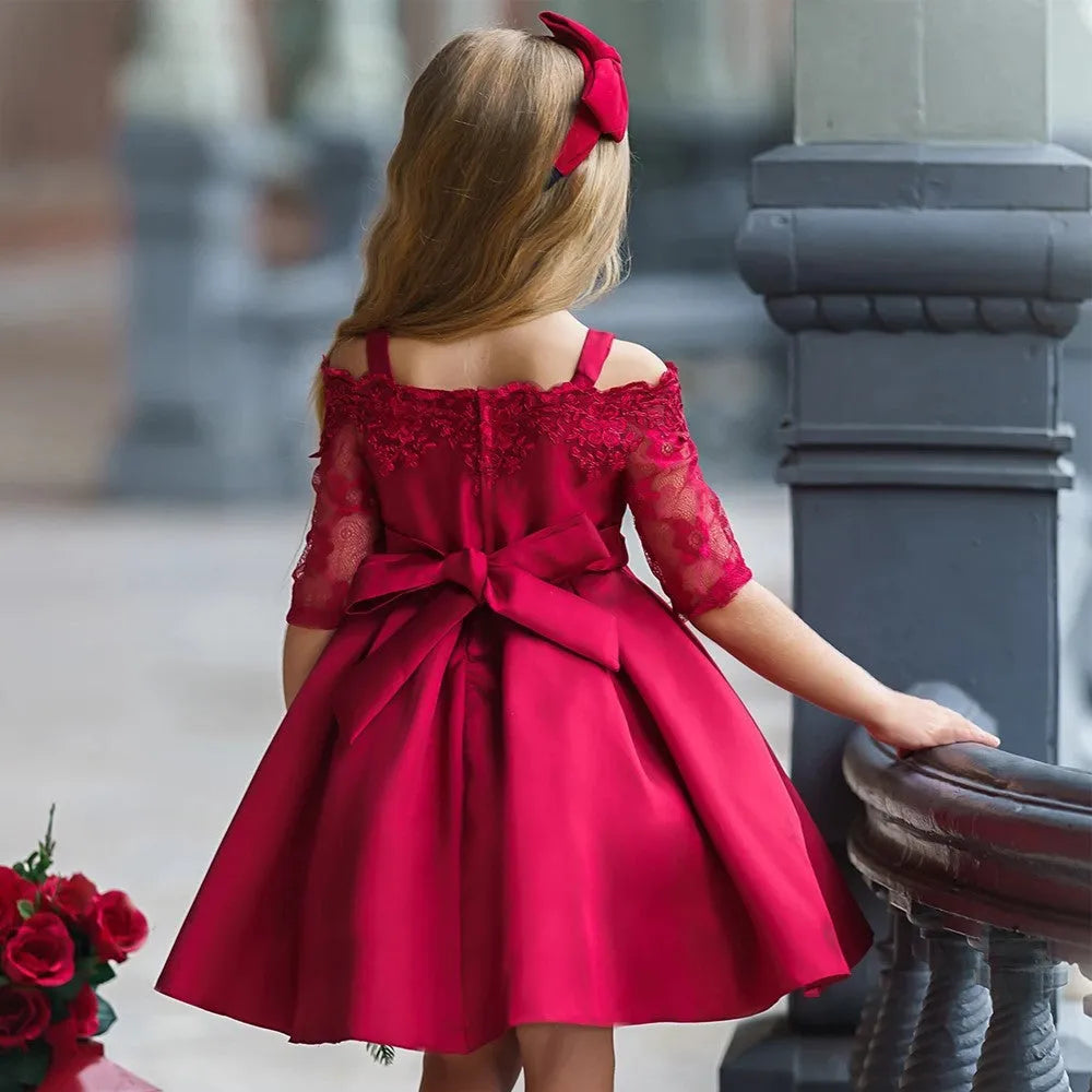 Girls' lace-trimmed dress in simple style with polyester construction available in multiple colours