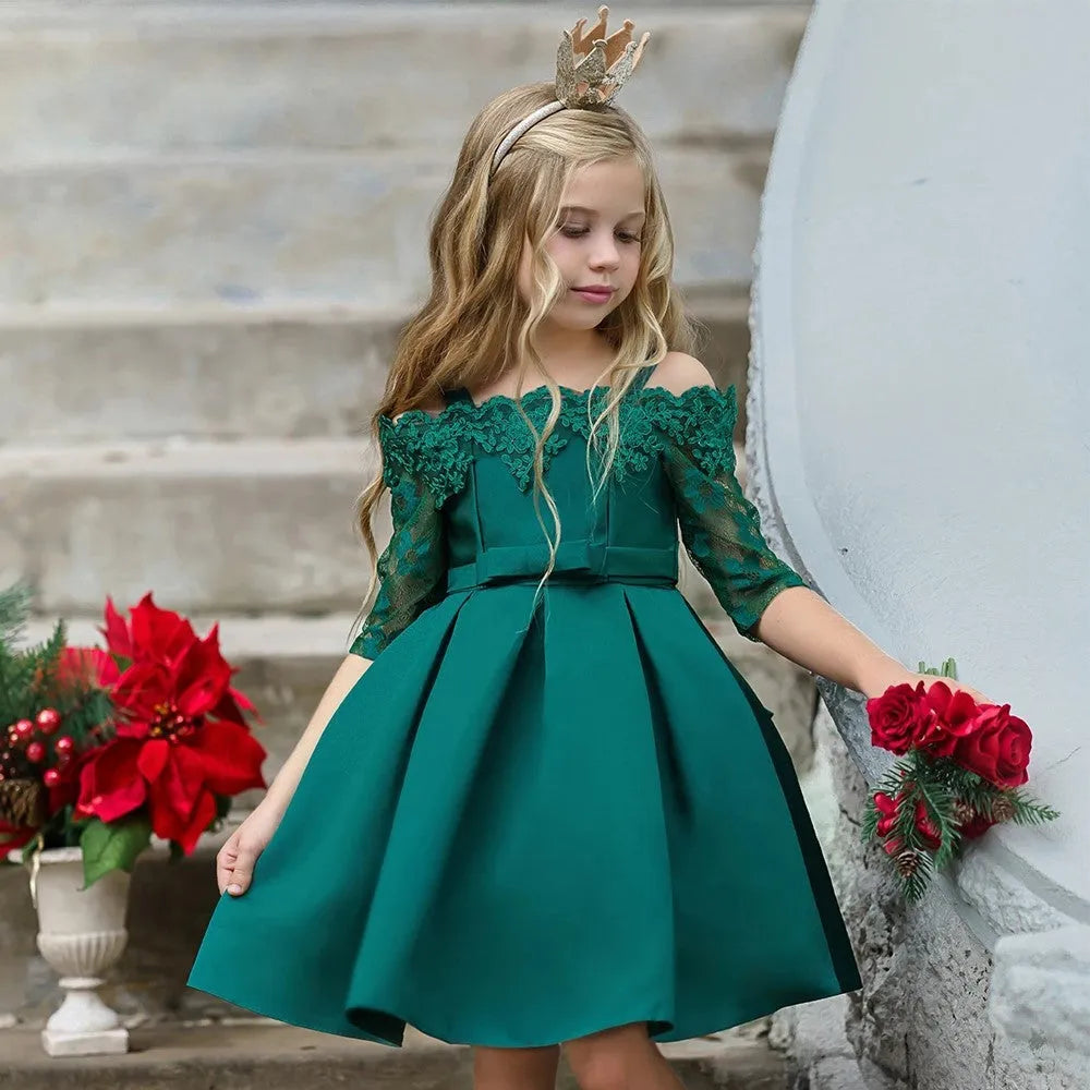 Girls' lace-trimmed dress in simple style with polyester construction available in multiple colours