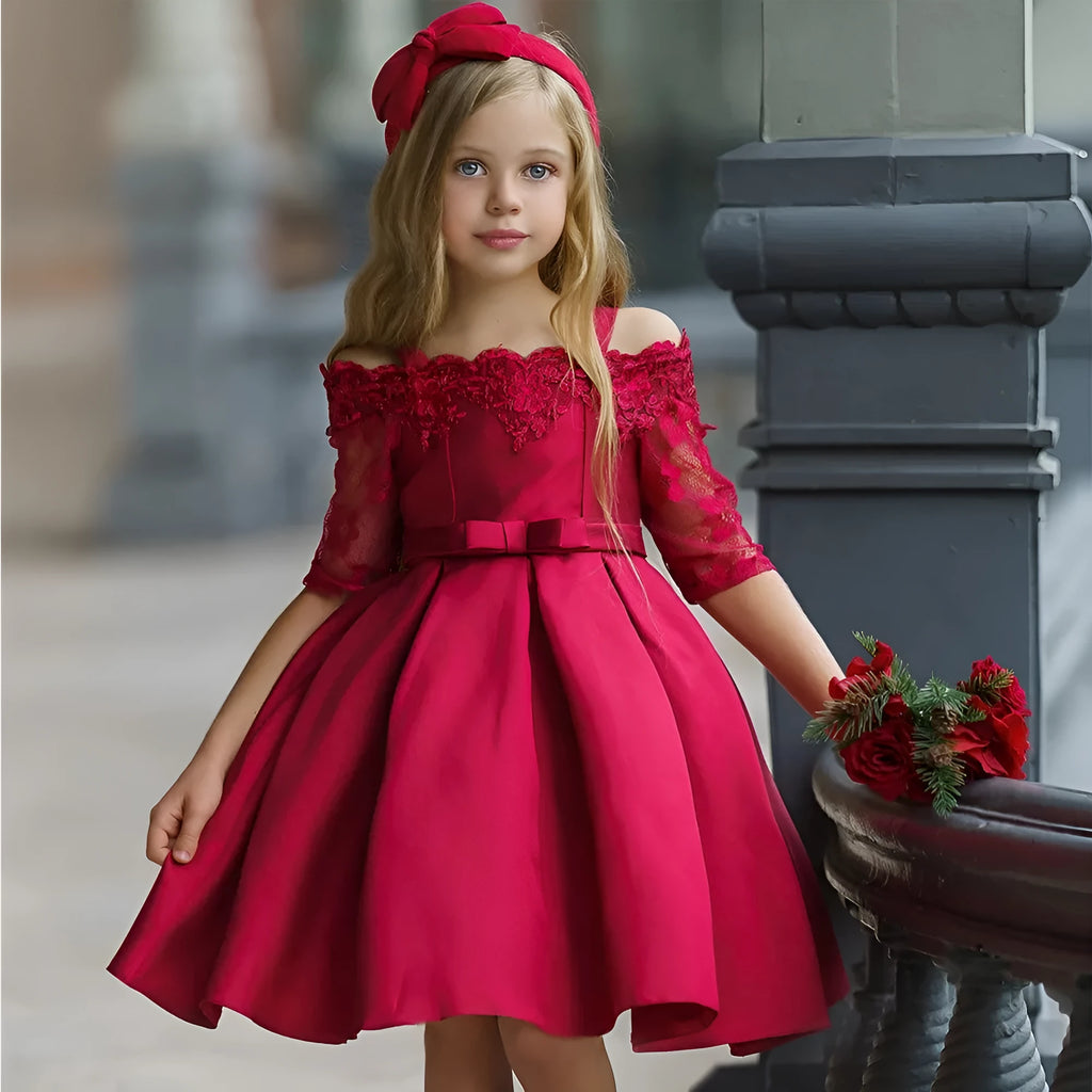 Girls' lace-trimmed dress in simple style with polyester construction available in multiple colours