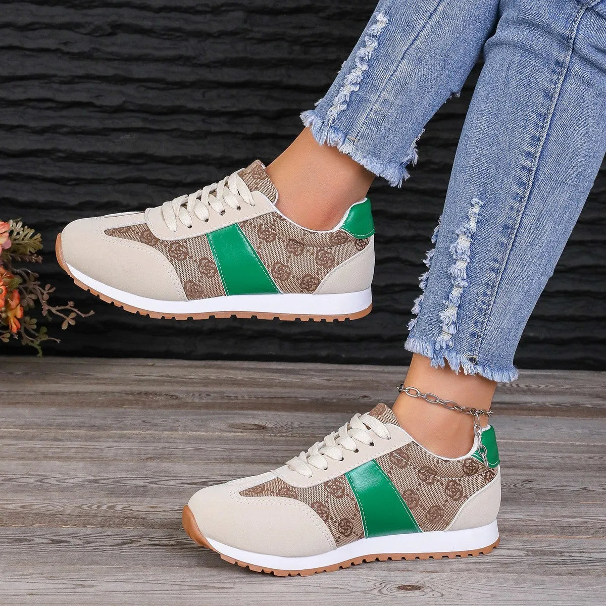 Women's oversized casual flat lace-up shoes in khaki with round toe and cross strap