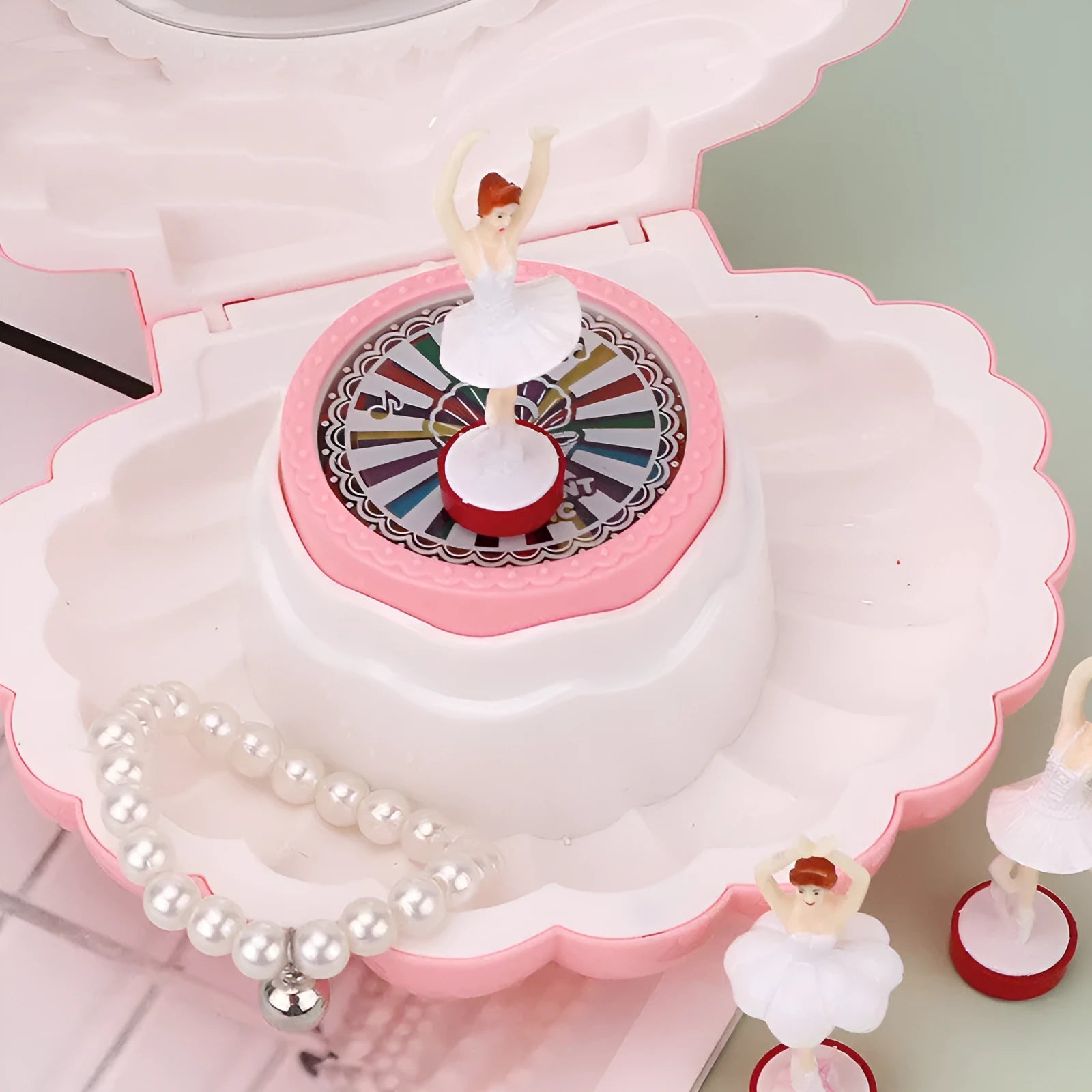 Plastic shell ballet girl music box 160 x 130 x 155mm, random colour