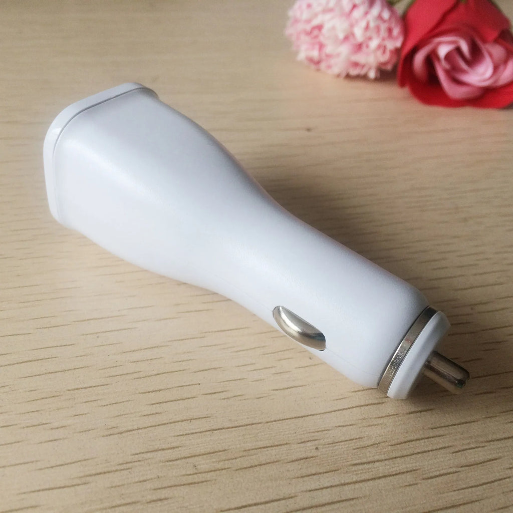 QC30 single port USB car fast charger with white finish and QC2.0 technology