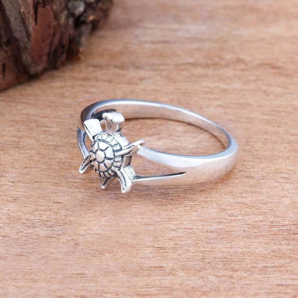 White zinc alloy tortoise ring with 6mm width on finger
