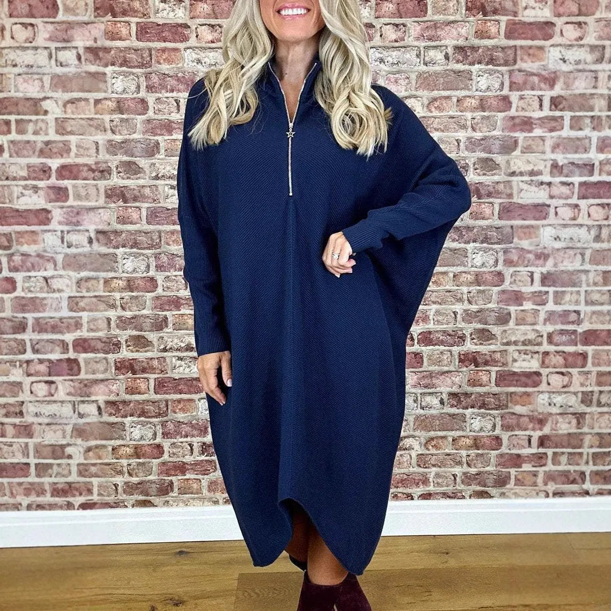 Women's solid colour knitted loose dress with raglan sleeves and zipper detail