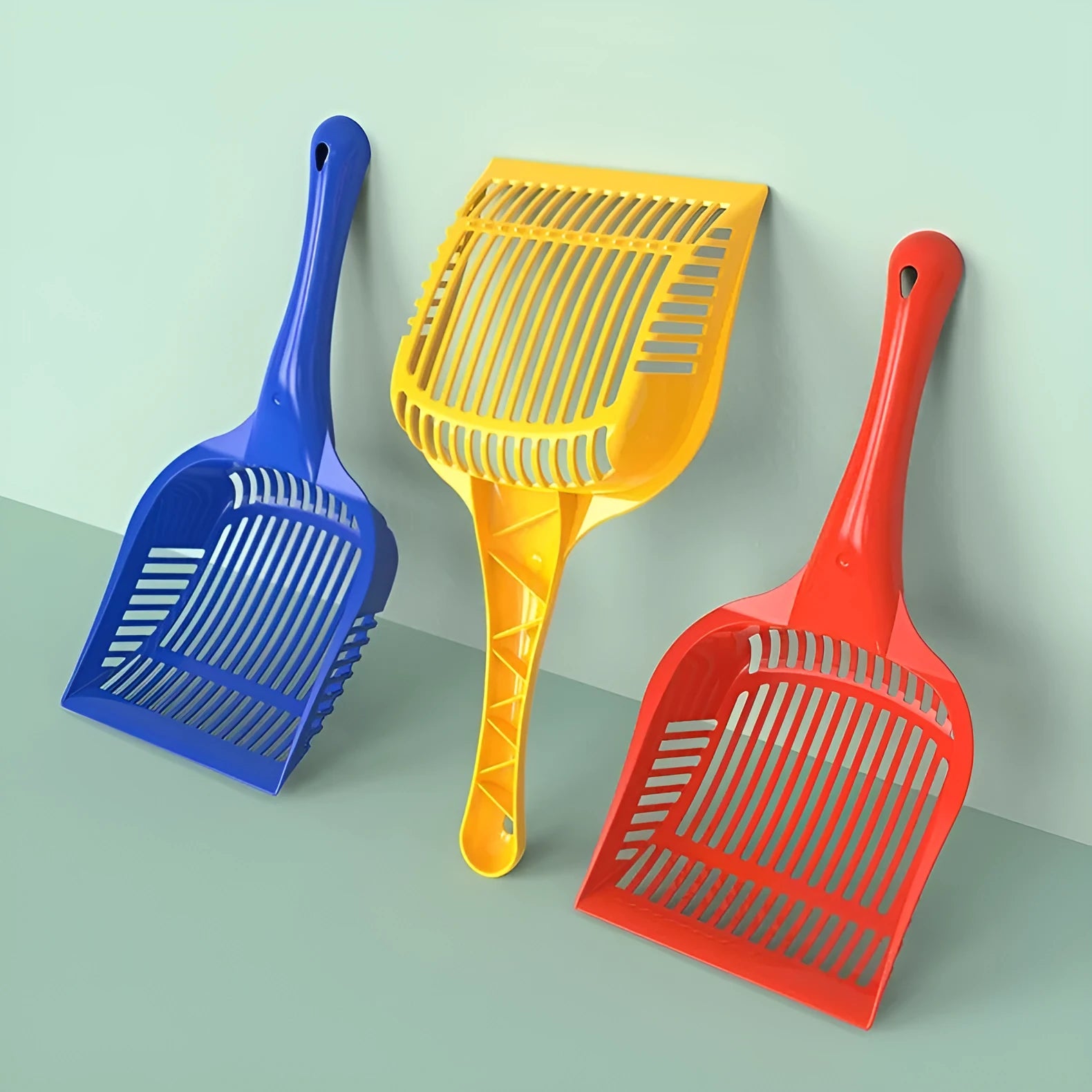 Plastic cat litter scoop in red, yellow or blue colour with small and medium size options