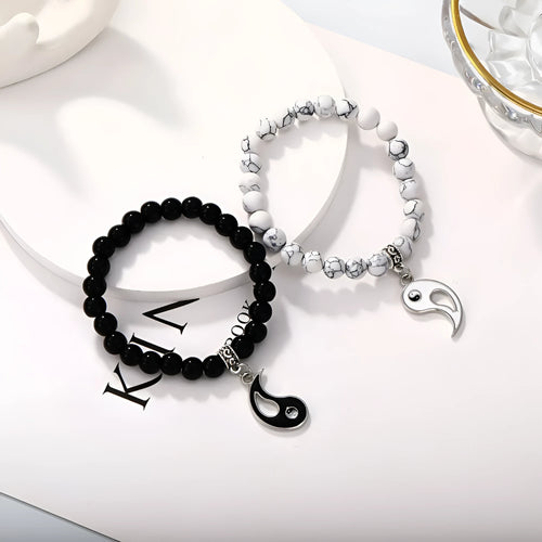 Geometric eight-diagram-shaped alloy bracelet with electroplated finish in European fashion style