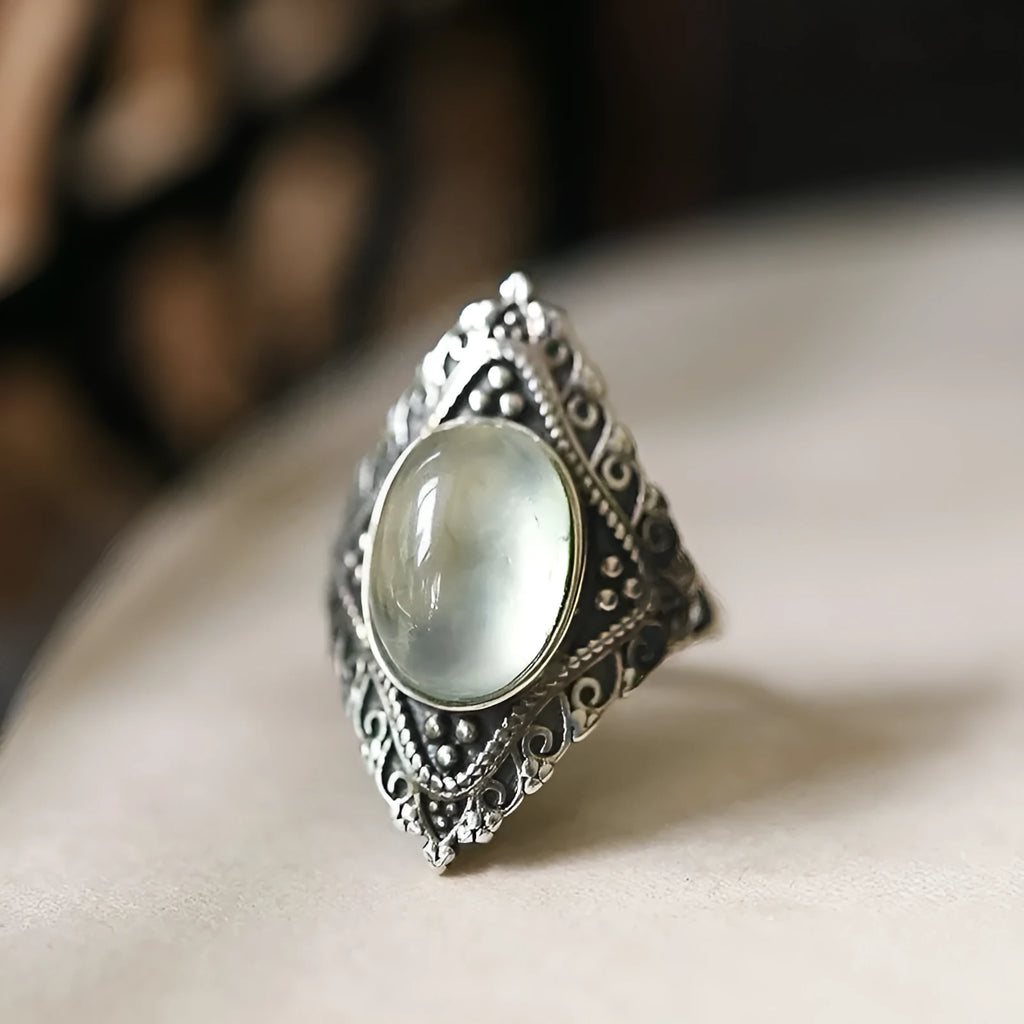 Retro adjustable zinc alloy ring in ruby colour with electroplating finish