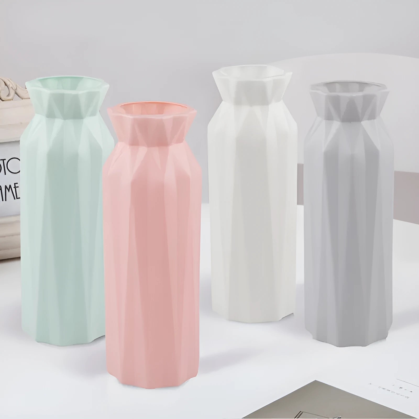 Drop-resistant plastic melamine vase in green, grey, pink, or white colours with 7.2cm base diameter