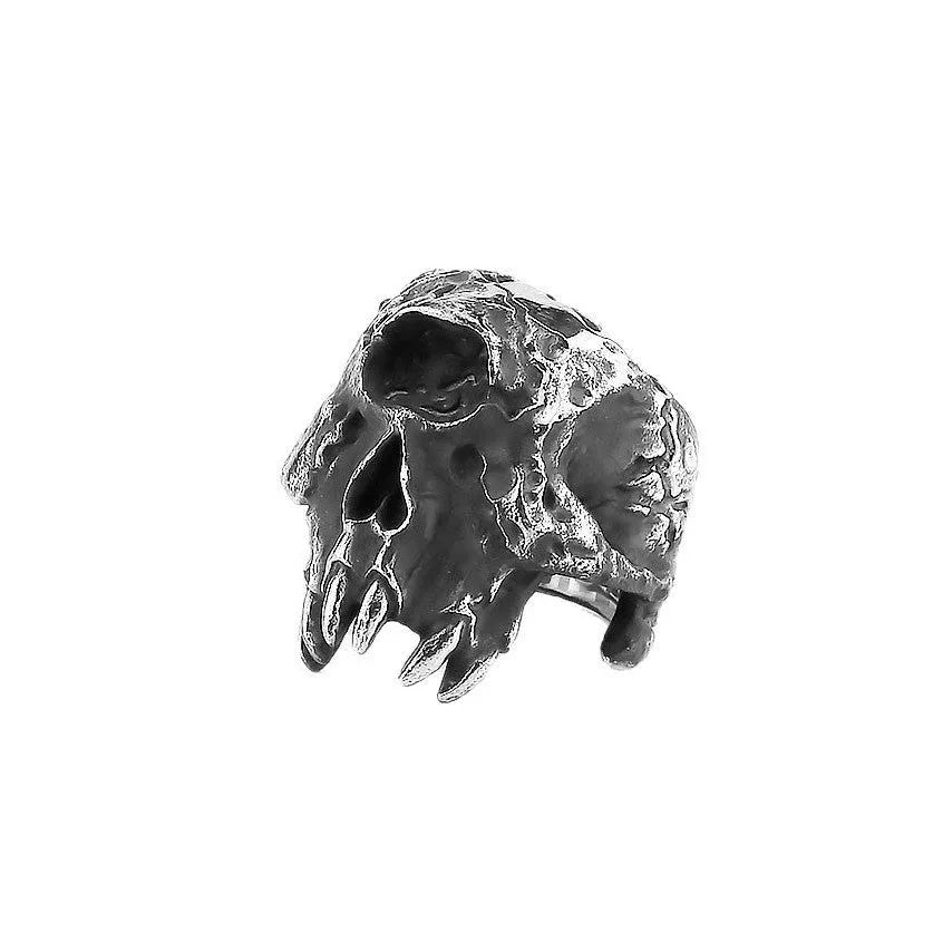 Alloy skull finger ring with one-eyed design and electroplated finish in dark retro style.