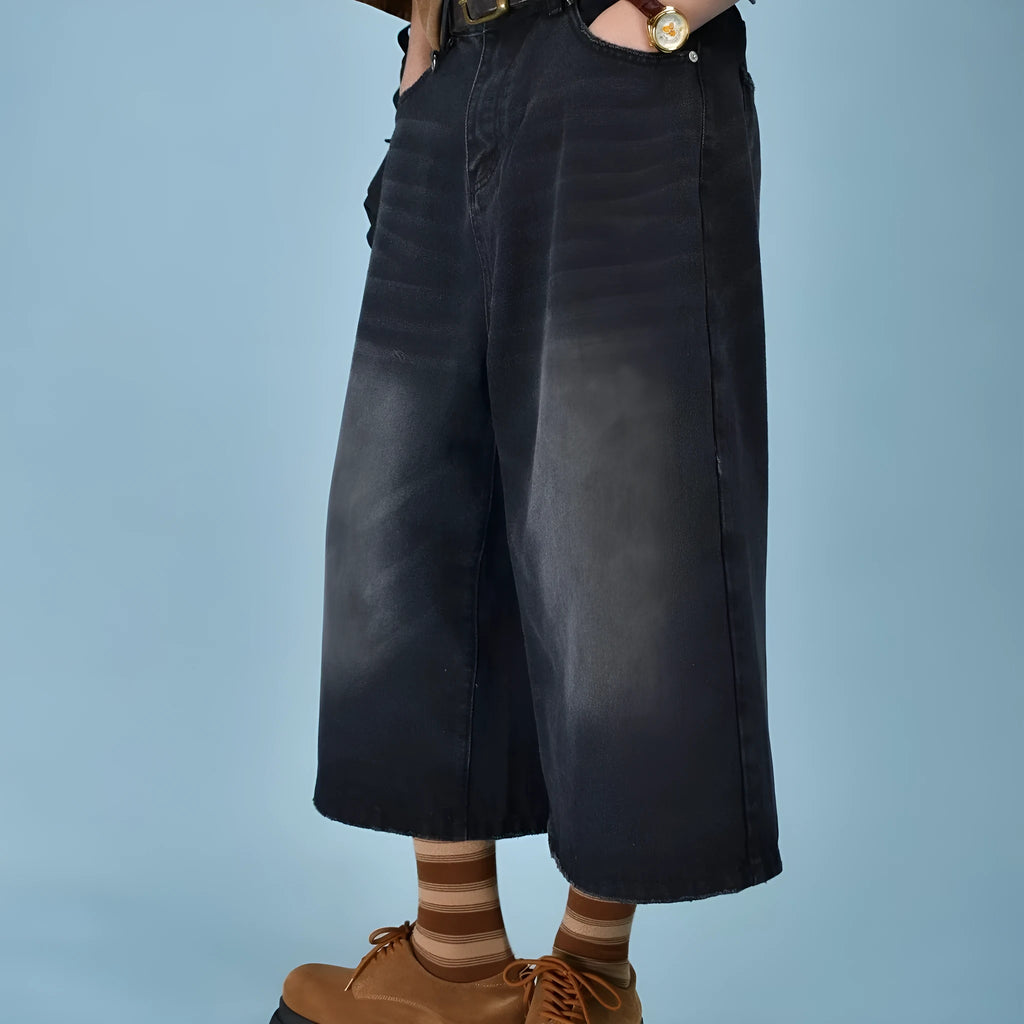 Men's straight-leg denim summer shorts in blue colour showing fifth-pant length and loose fit