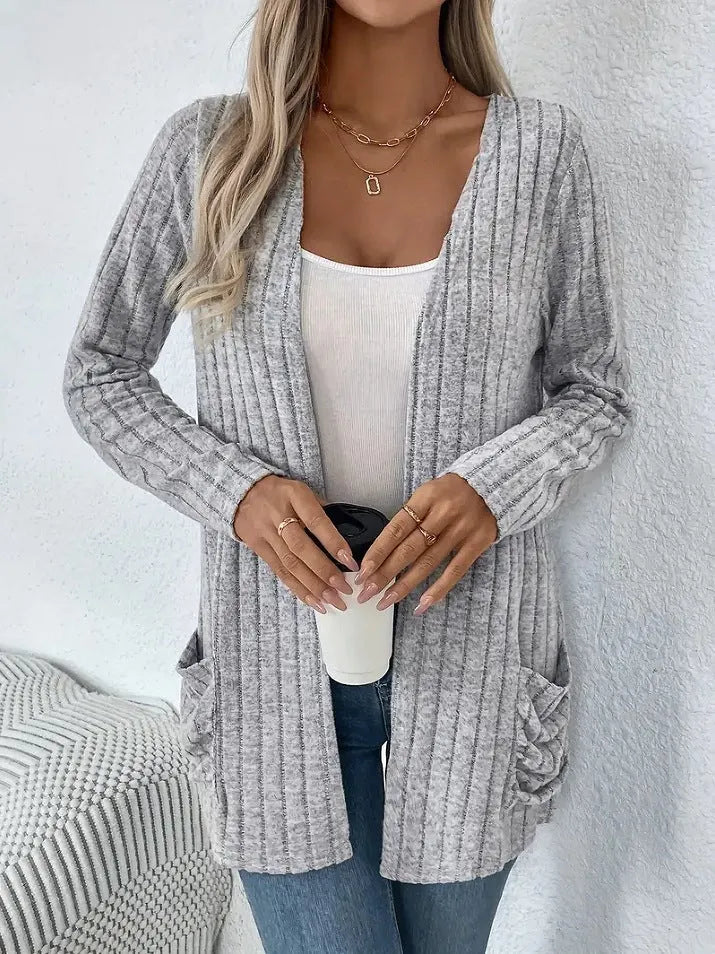 Solid colour long sleeve cardigan with front pockets in loose oversized fit