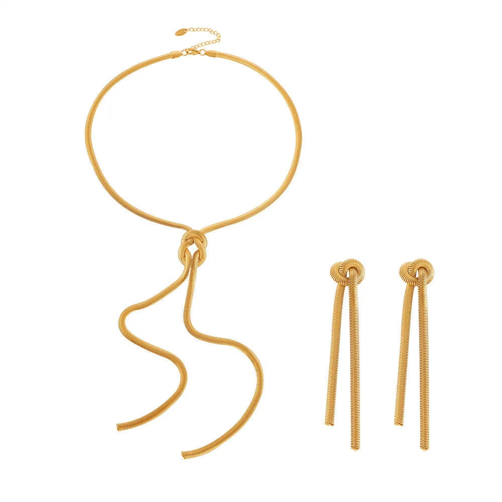 Gold electroplated titanium steel necklace and earrings set with tassel details