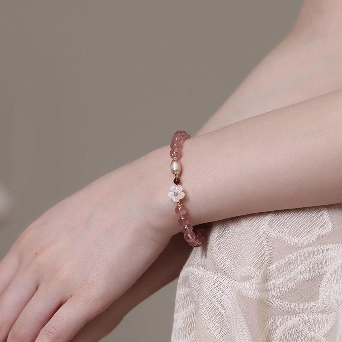 Strawberry quartz peach blossom crystal bracelet with adjustable length for women