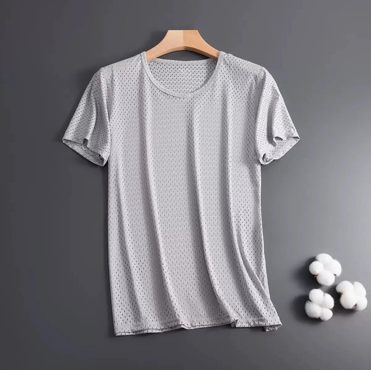 Men's ice silk short sleeve T-shirt in solid colours with crew neck and loose fit