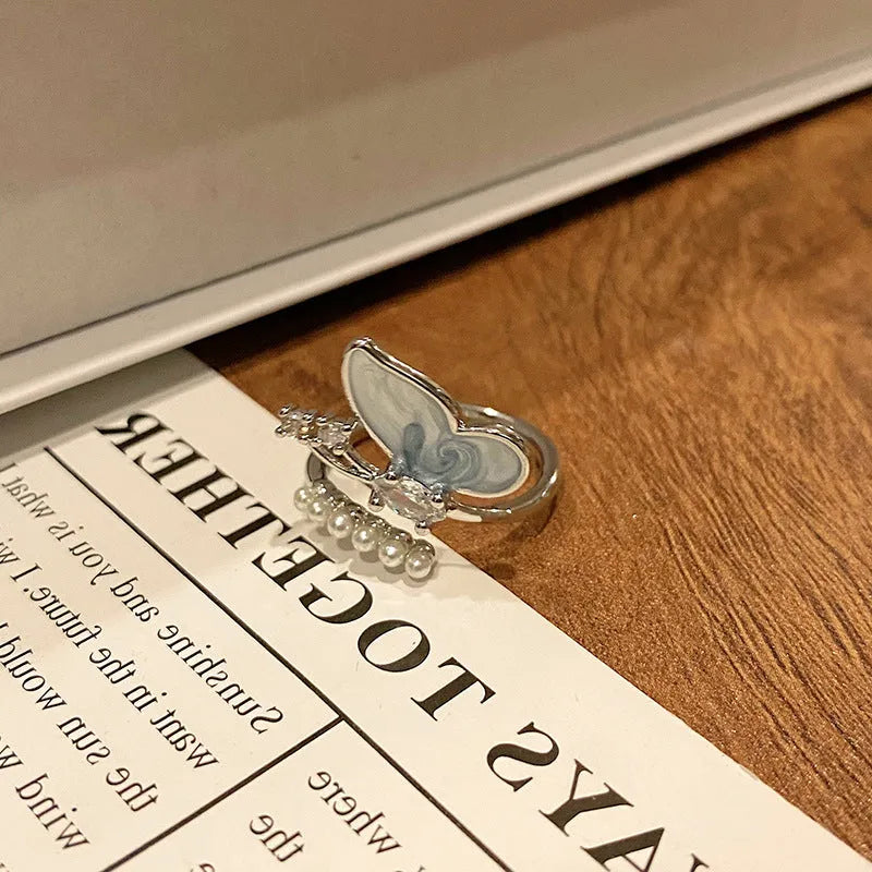 Adjustable open loop copper butterfly ring for women in a creative Chinese design.