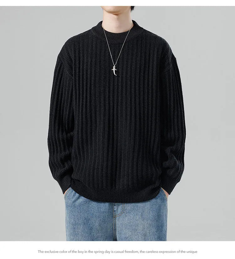Men's round neck sweater in dark gray with long sleeves and loose fit