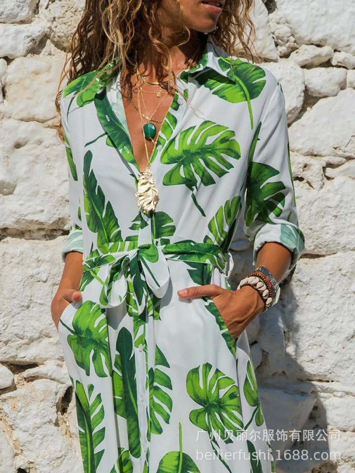 Vintage-style women's chiffon dress with V-neck collar and high waist A-line skirt