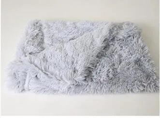 Wool and polyester pet blanket in long plush material showing colour options and size comparison