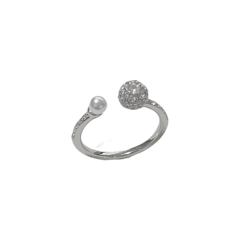 Open-end pearl ring with round zircon in gold plating on geometric copper band