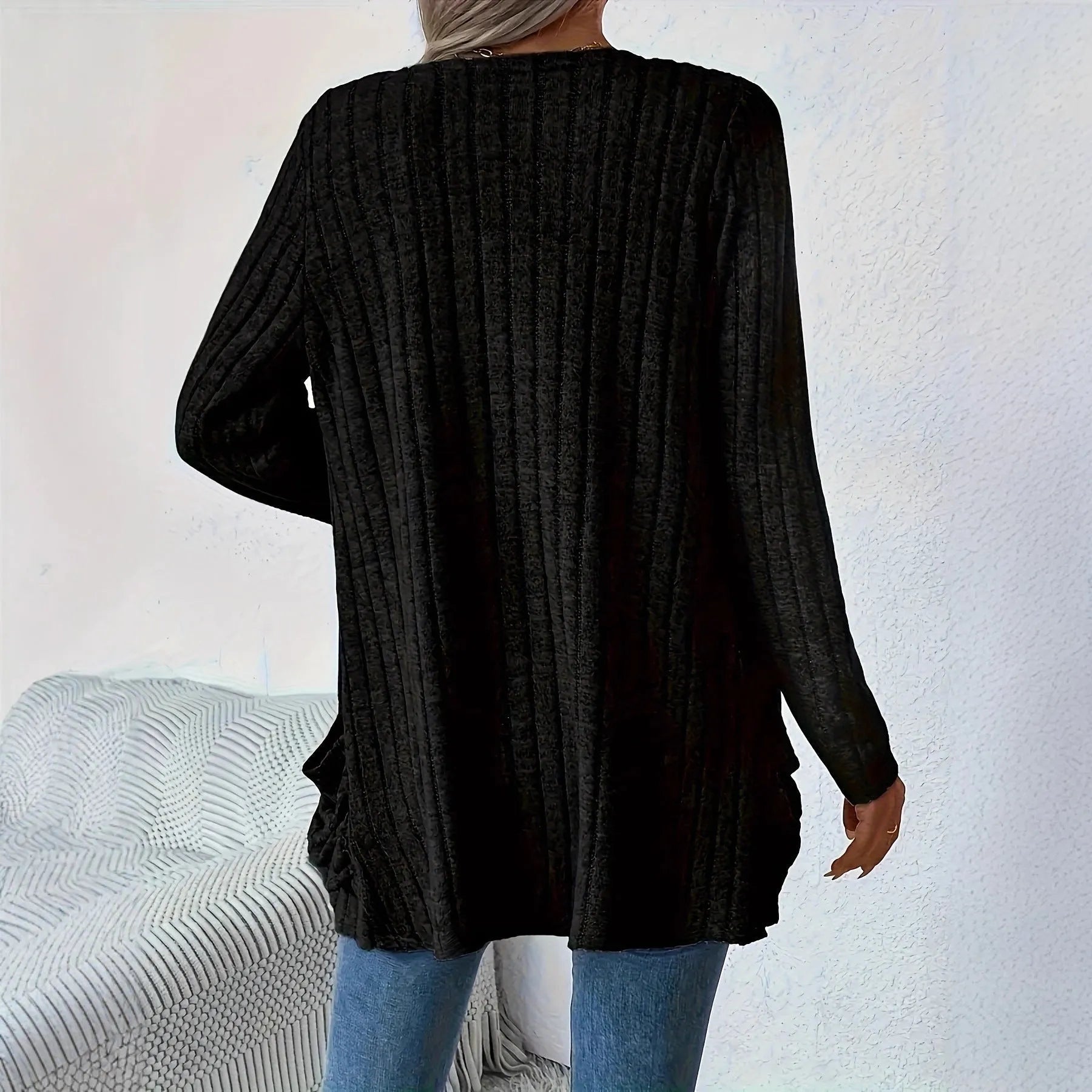Solid colour long sleeve cardigan with front pockets in loose oversized fit